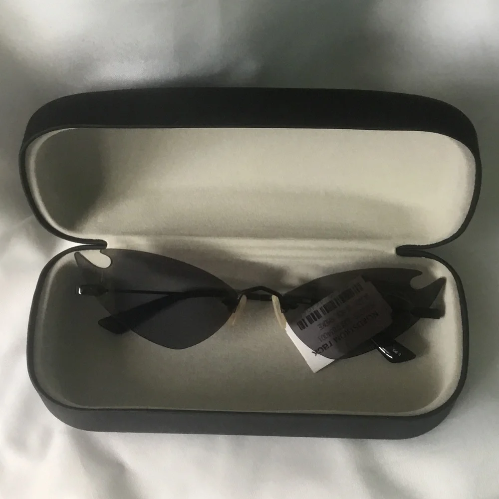 Alexander McQueen sleek rimless